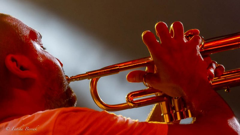 Marciac 2021 - Ibrahim Maalouf _ S3NS - Rolando Luna Trio & Guest - Photos @ Fatiha Berrak 51 2021-07-30-Ibrahim-Maalouf-_-S3NS_046