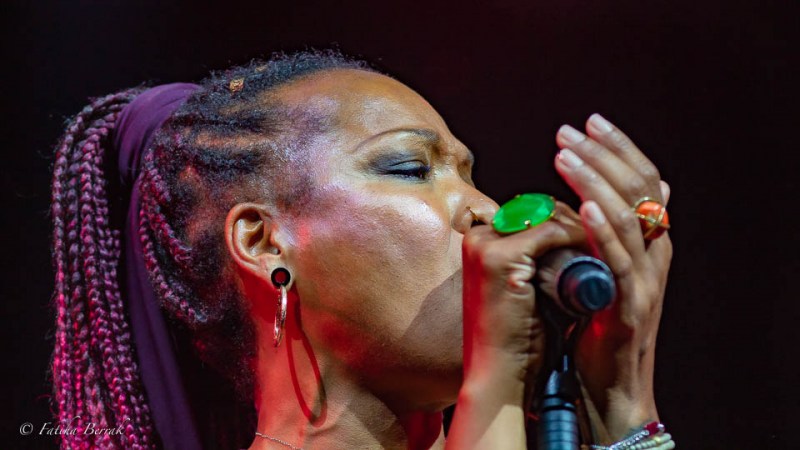 Marciac 2021 - Leyla McCalla _The Capitalist Blues - Lisa Simone's Wonderful Tour - Photos @ Fatiha Berrak 19 2021-07-22021-07-29-Lisa-Simone-s-Wonderful-Tour_027