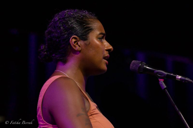 Marciac 2021 - Leyla McCalla _The Capitalist Blues - Lisa Simone's Wonderful Tour - Photos @ Fatiha Berrak 13 2021-07-29-Leyla-McCalla-_The-Capitalist-Blues_006