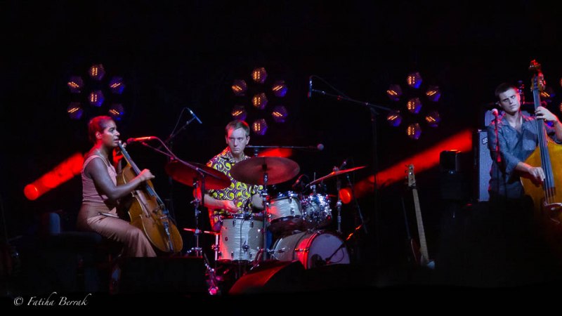 Marciac 2021 - Leyla McCalla _The Capitalist Blues - Lisa Simone's Wonderful Tour - Photos @ Fatiha Berrak 7 2021-07-29-Leyla-McCalla-_The-Capitalist-Blues_012